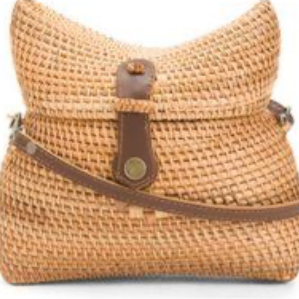Elegant Tan Woven Crossbody Bag